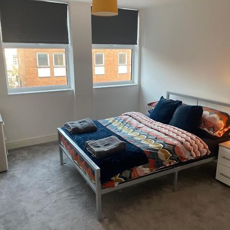 #0202 One Bedroom Serviced Apartment-Free Parking Derby Bagian luar foto