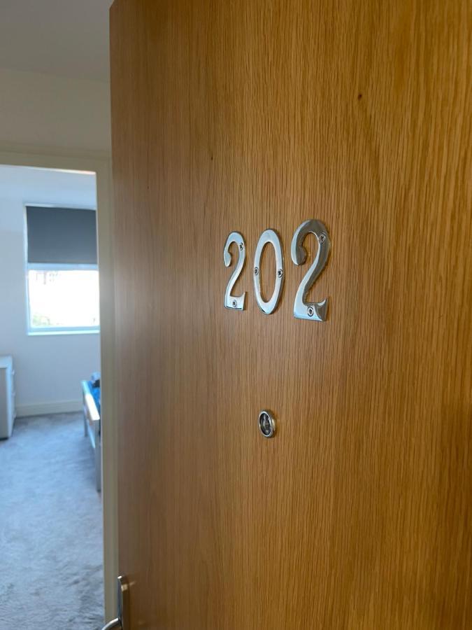 #0202 One Bedroom Serviced Apartment-Free Parking Derby Bagian luar foto