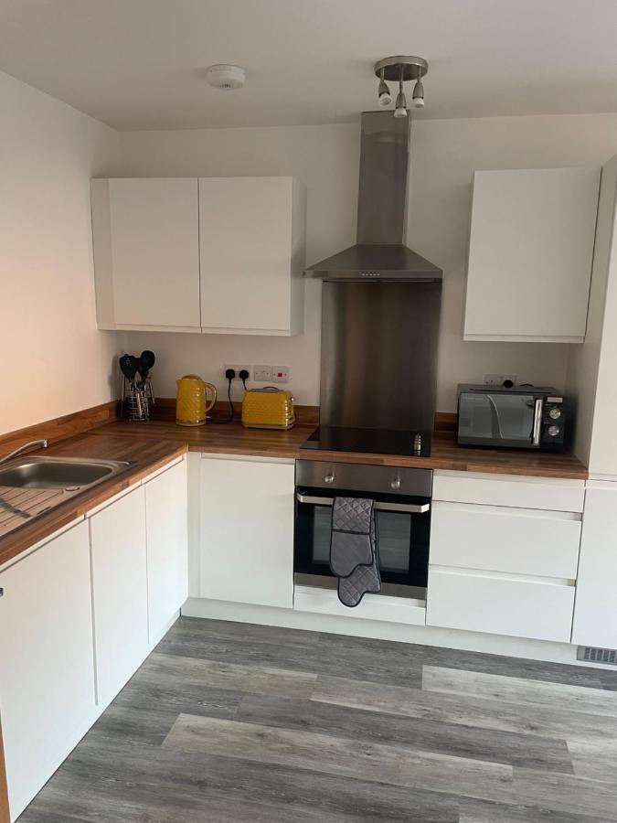 #0202 One Bedroom Serviced Apartment-Free Parking Derby Bagian luar foto