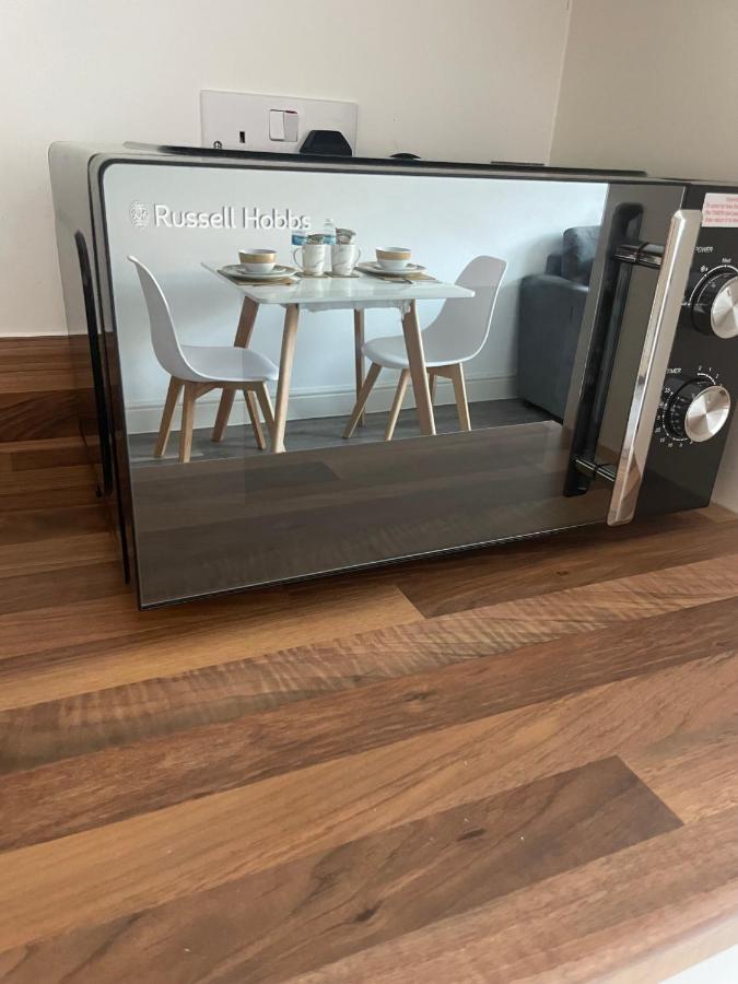 #0202 One Bedroom Serviced Apartment-Free Parking Derby Bagian luar foto